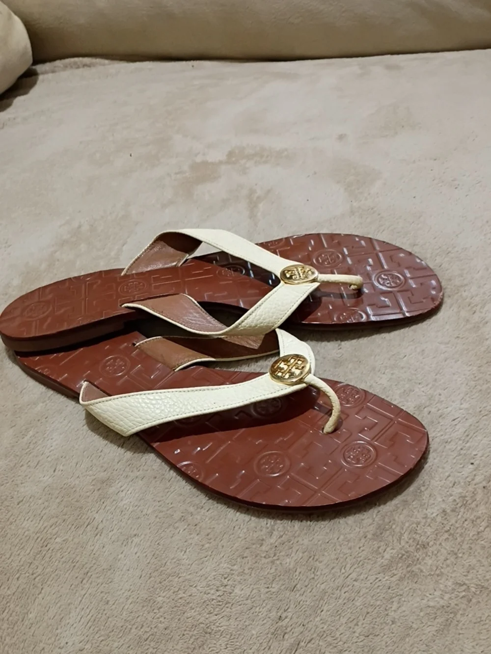 Tory Burch Cream Leather Strap Sandals with Gold Logo.Very good condition